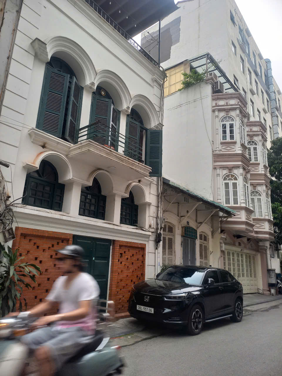 Mặt phố Nguyễn Viết Xuân 93m2 mặt tiền 10,5m, 1 mặt phố 1 mặt ngõ ô tô tránh. giá 33,8 tỷ - Ảnh 1